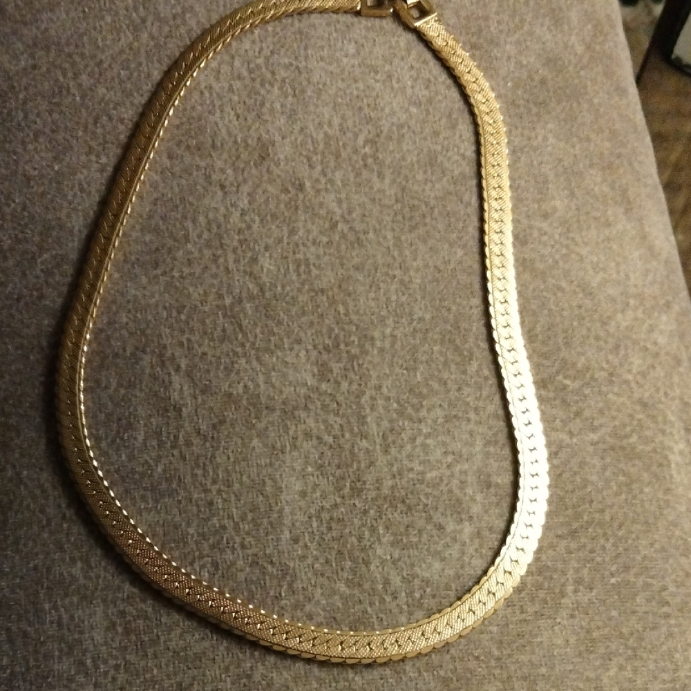 Monet Elegant Gold Necklace